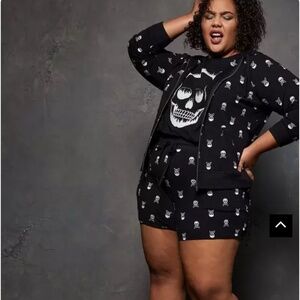 🆕 ☠️ LOVESICK SKULL EMBROIDERED SHORTS ☠️🏴‍☠️